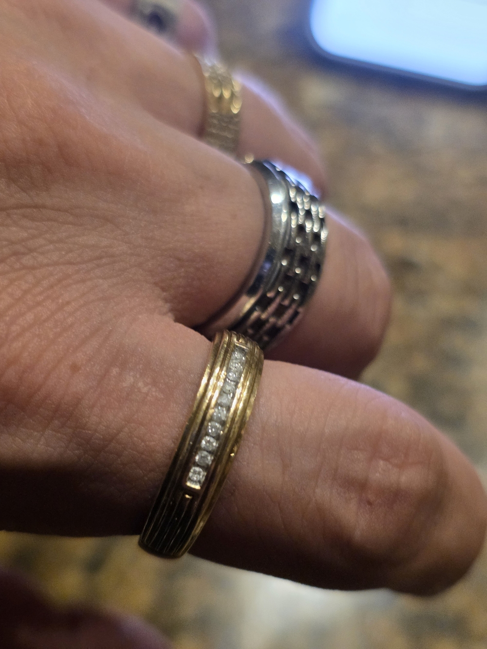 10k Gold Ridged Ring With Diamonds. - Picture 5 of 10